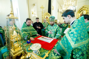 Митрополит Игнатий совершил Божественную литургию в соборном храме святителя Спиридона Тримифунтского г. Саратова