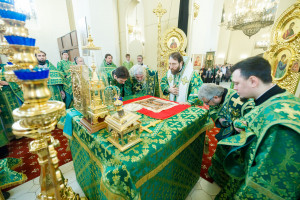 Митрополит Игнатий совершил Божественную литургию в соборном храме святителя Спиридона Тримифунтского г. Саратова