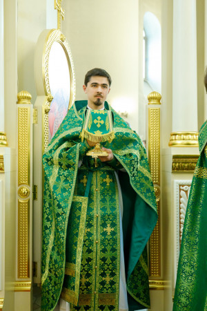 Митрополит Игнатий совершил Божественную литургию в соборном храме святителя Спиридона Тримифунтского г. Саратова
