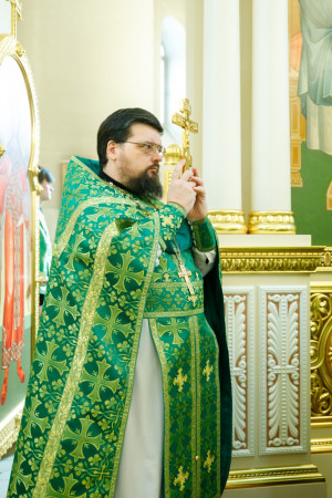 Митрополит Игнатий совершил Божественную литургию в соборном храме святителя Спиридона Тримифунтского г. Саратова