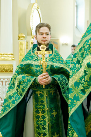 Митрополит Игнатий совершил Божественную литургию в соборном храме святителя Спиридона Тримифунтского г. Саратова