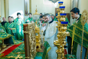 Митрополит Игнатий совершил Божественную литургию в соборном храме святителя Спиридона Тримифунтского г. Саратова