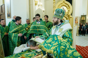 Митрополит Игнатий совершил Божественную литургию в соборном храме святителя Спиридона Тримифунтского г. Саратова