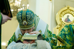 Митрополит Игнатий совершил Божественную литургию в соборном храме святителя Спиридона Тримифунтского г. Саратова