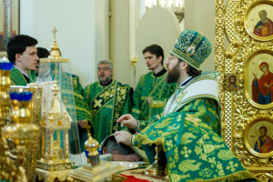 Митрополит Игнатий совершил Божественную литургию в соборном храме святителя Спиридона Тримифунтского г. Саратова