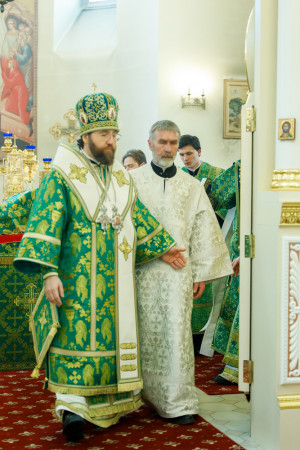 Митрополит Игнатий совершил Божественную литургию в соборном храме святителя Спиридона Тримифунтского г. Саратова