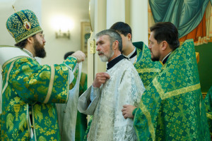 Митрополит Игнатий совершил Божественную литургию в соборном храме святителя Спиридона Тримифунтского г. Саратова