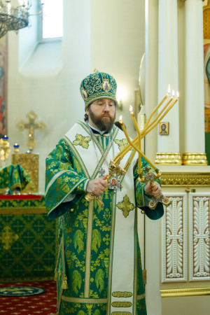 Митрополит Игнатий совершил Божественную литургию в соборном храме святителя Спиридона Тримифунтского г. Саратова