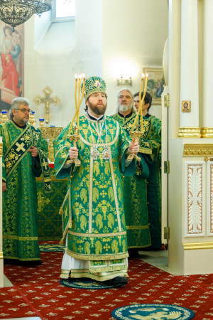 Митрополит Игнатий совершил Божественную литургию в соборном храме святителя Спиридона Тримифунтского г. Саратова