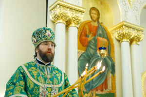 Митрополит Игнатий совершил Божественную литургию в соборном храме святителя Спиридона Тримифунтского г. Саратова