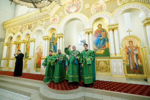 Митрополит Игнатий совершил Божественную литургию в соборном храме святителя Спиридона Тримифунтского г. Саратова