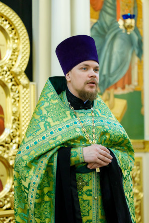Митрополит Игнатий совершил Божественную литургию в соборном храме святителя Спиридона Тримифунтского г. Саратова