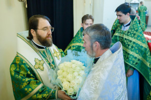 Митрополит Игнатий совершил Божественную литургию в соборном храме святителя Спиридона Тримифунтского г. Саратова