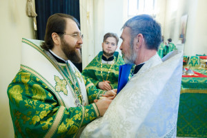Митрополит Игнатий совершил Божественную литургию в соборном храме святителя Спиридона Тримифунтского г. Саратова