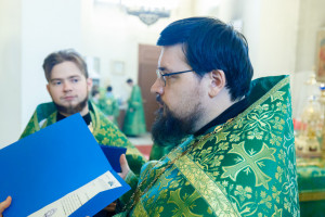 Митрополит Игнатий совершил Божественную литургию в соборном храме святителя Спиридона Тримифунтского г. Саратова