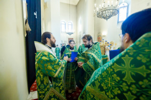 Митрополит Игнатий совершил Божественную литургию в соборном храме святителя Спиридона Тримифунтского г. Саратова
