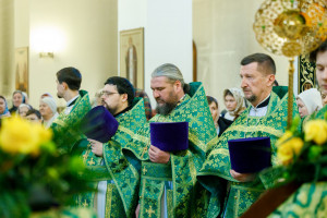 Митрополит Игнатий совершил Божественную литургию в соборном храме святителя Спиридона Тримифунтского г. Саратова