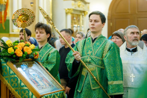 Митрополит Игнатий совершил Божественную литургию в соборном храме святителя Спиридона Тримифунтского г. Саратова