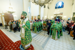Митрополит Игнатий совершил Божественную литургию в соборном храме святителя Спиридона Тримифунтского г. Саратова