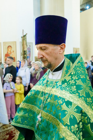 Митрополит Игнатий совершил Божественную литургию в соборном храме святителя Спиридона Тримифунтского г. Саратова