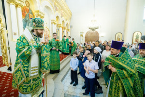 Митрополит Игнатий совершил Божественную литургию в соборном храме святителя Спиридона Тримифунтского г. Саратова