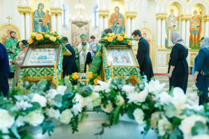 Митрополит Игнатий совершил Божественную литургию в соборном храме святителя Спиридона Тримифунтского г. Саратова