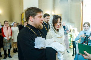 Митрополит Игнатий совершил таинство Крещения