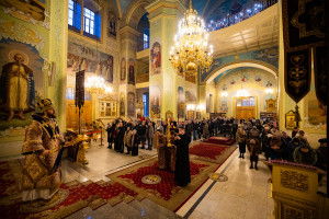 Митрополит Игнатий совершил всенощное бдение с чином выноса Креста в Покровском соборе г. Саратова