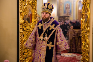 Митрополит Игнатий совершил всенощное бдение с чином выноса Креста в Покровском соборе г. Саратова