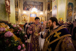 Митрополит Игнатий совершил всенощное бдение с чином выноса Креста в Покровском соборе г. Саратова