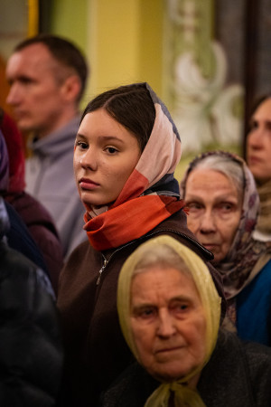 Митрополит Игнатий совершил всенощное бдение с чином выноса Креста в Покровском соборе г. Саратова