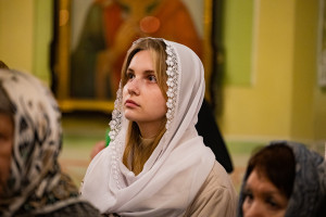 Митрополит Игнатий совершил всенощное бдение с чином выноса Креста в Покровском соборе г. Саратова