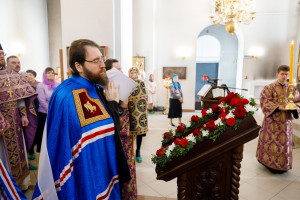 Митрополит Игнатий совершил Божественную литургию в Петропавловском храме г. Саратова