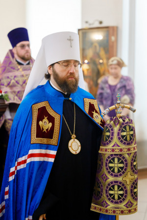 Митрополит Игнатий совершил Божественную литургию в Петропавловском храме г. Саратова