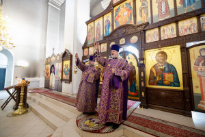 Митрополит Игнатий совершил Божественную литургию в Петропавловском храме г. Саратова