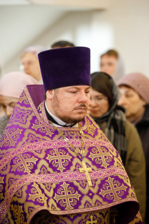 Митрополит Игнатий совершил Божественную литургию в Петропавловском храме г. Саратова