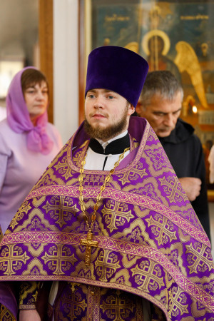 Митрополит Игнатий совершил Божественную литургию в Петропавловском храме г. Саратова