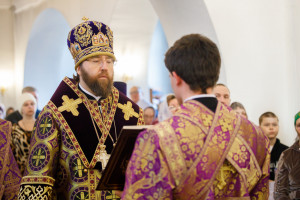 Митрополит Игнатий совершил Божественную литургию в Петропавловском храме г. Саратова