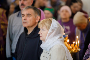 Митрополит Игнатий совершил Божественную литургию в Петропавловском храме г. Саратова