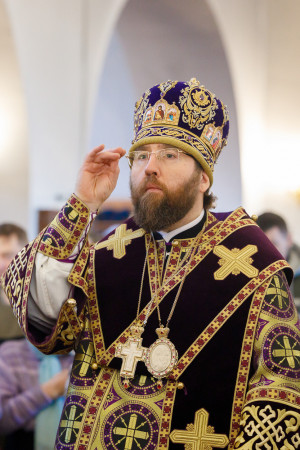 Митрополит Игнатий совершил Божественную литургию в Петропавловском храме г. Саратова