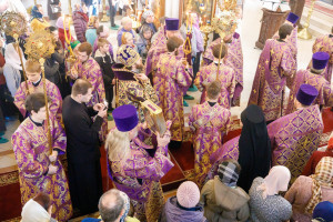 Митрополит Игнатий совершил Божественную литургию в Петропавловском храме г. Саратова