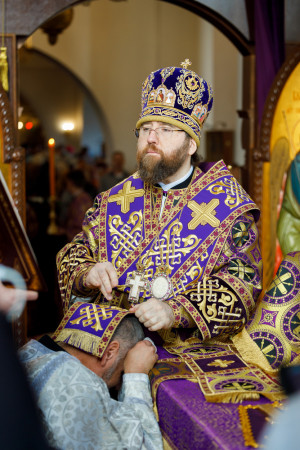 Митрополит Игнатий совершил Божественную литургию в Петропавловском храме г. Саратова