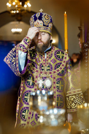 Митрополит Игнатий совершил Божественную литургию в Петропавловском храме г. Саратова