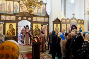 Митрополит Игнатий совершил Божественную литургию в Петропавловском храме г. Саратова
