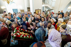 Митрополит Игнатий совершил Божественную литургию в Петропавловском храме г. Саратова