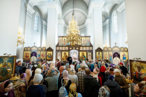Митрополит Игнатий совершил Божественную литургию в Петропавловском храме г. Саратова