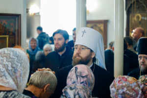 Митрополит Игнатий совершил Божественную литургию в Петропавловском храме г. Саратова