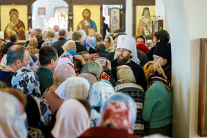 Митрополит Игнатий совершил Божественную литургию в Петропавловском храме г. Саратова