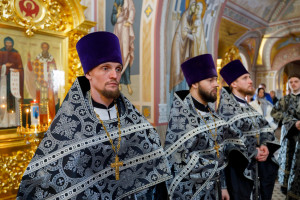 Митрополит Игнатий совершил Литургию Преждеосвященных Даров в Свято-Троицком кафедральном соборе г. Саратова