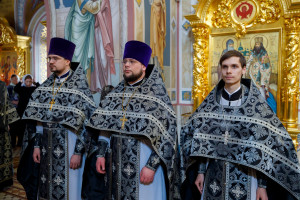Митрополит Игнатий совершил Литургию Преждеосвященных Даров в Свято-Троицком кафедральном соборе г. Саратова